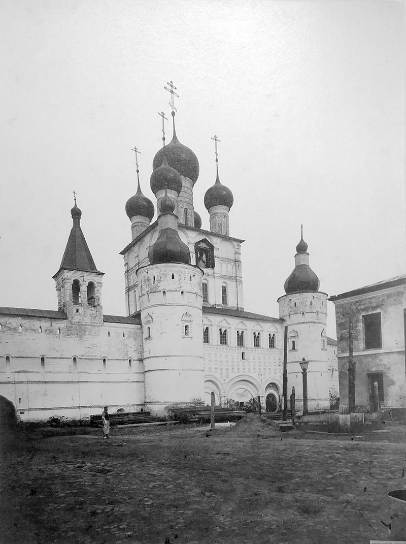 Церковь Иоанна Богослова в Ростовском кремле до реставрации